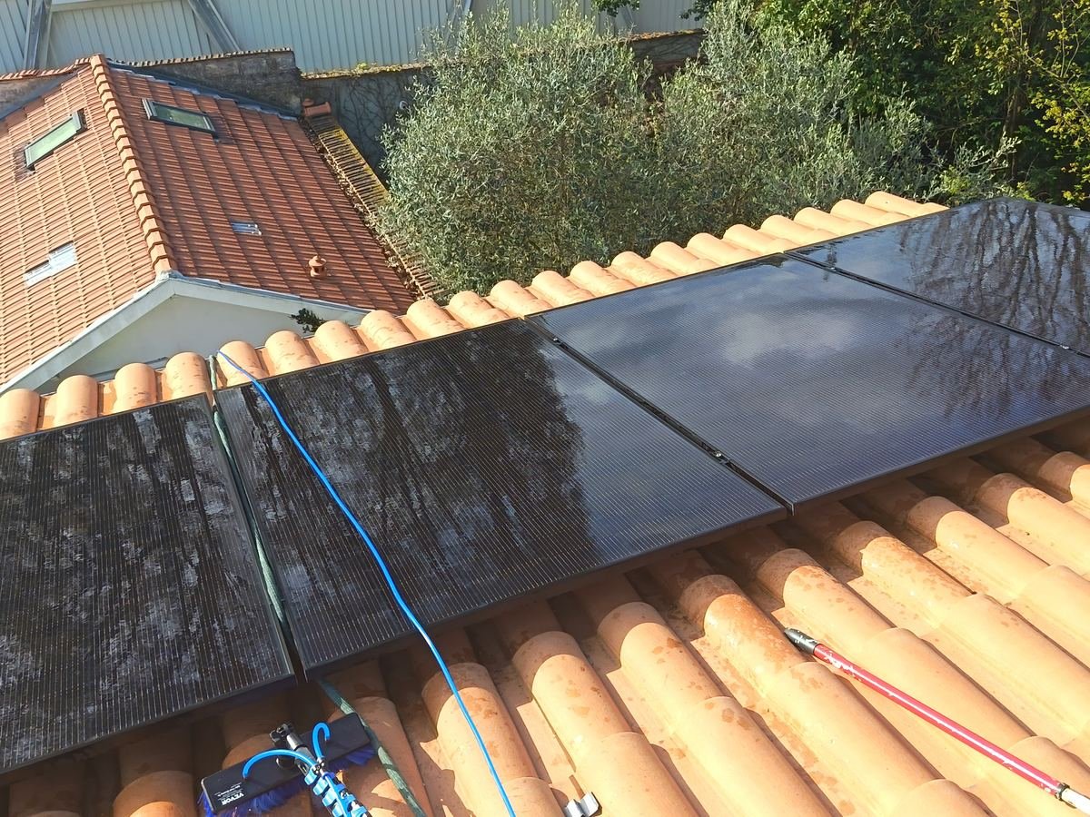 Nettoyage de panneaux solaires à l'eau osmosée à Bordeaux